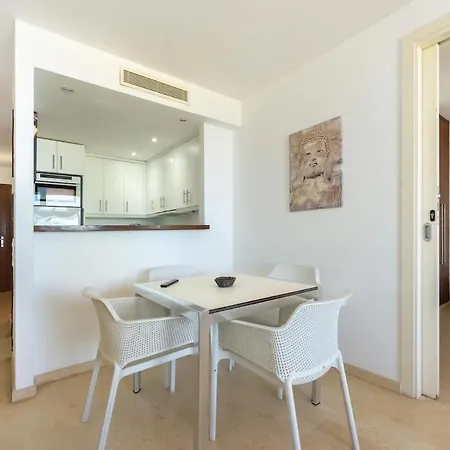 Modern Beachside Flat In Playa D'en Bossa - B Διαμέρισμα *